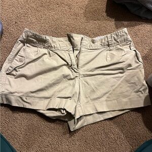 Vineyard Vines Women's Beige Cargo Shorts